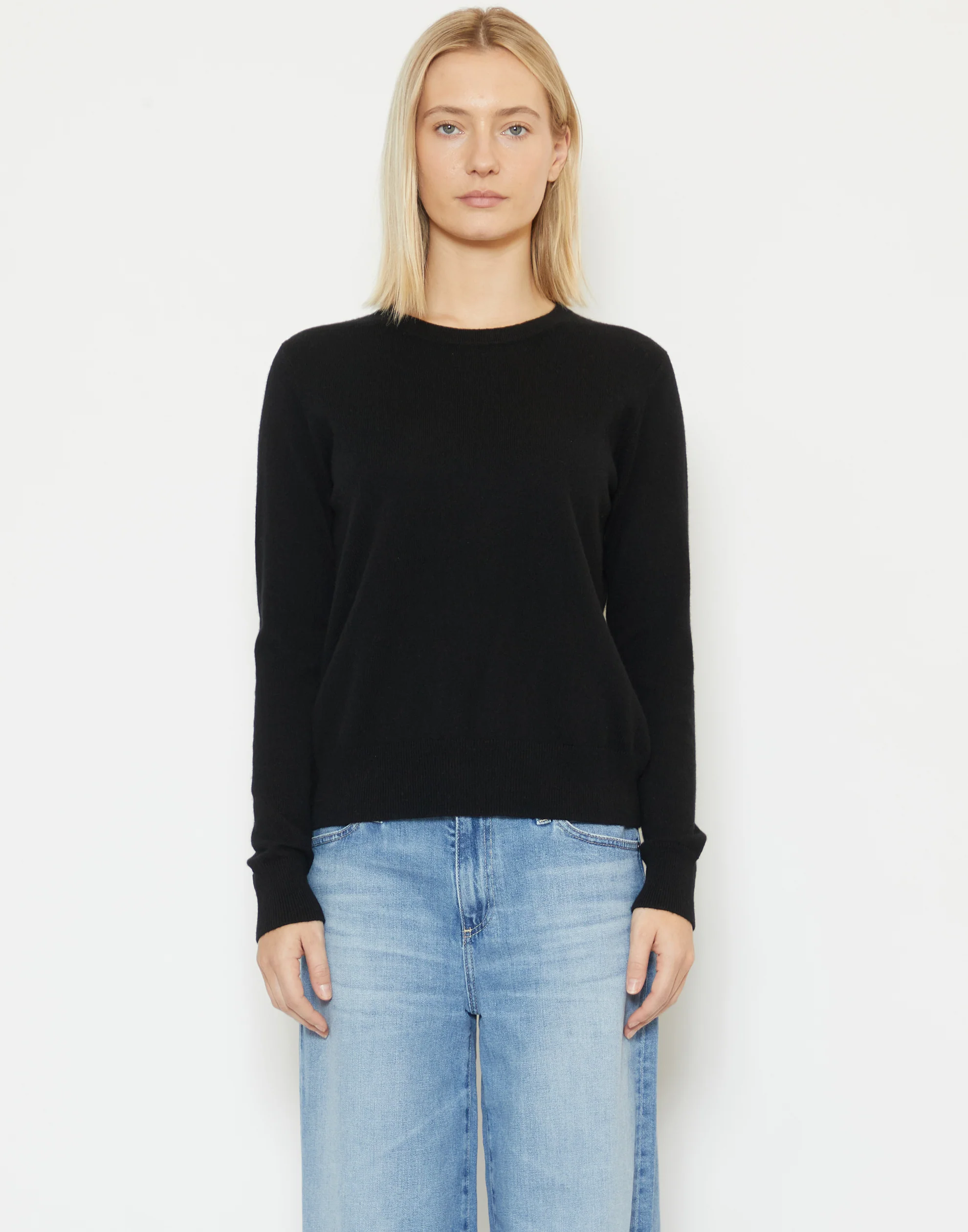 Black Cashmere Essential Pullover - Image 3