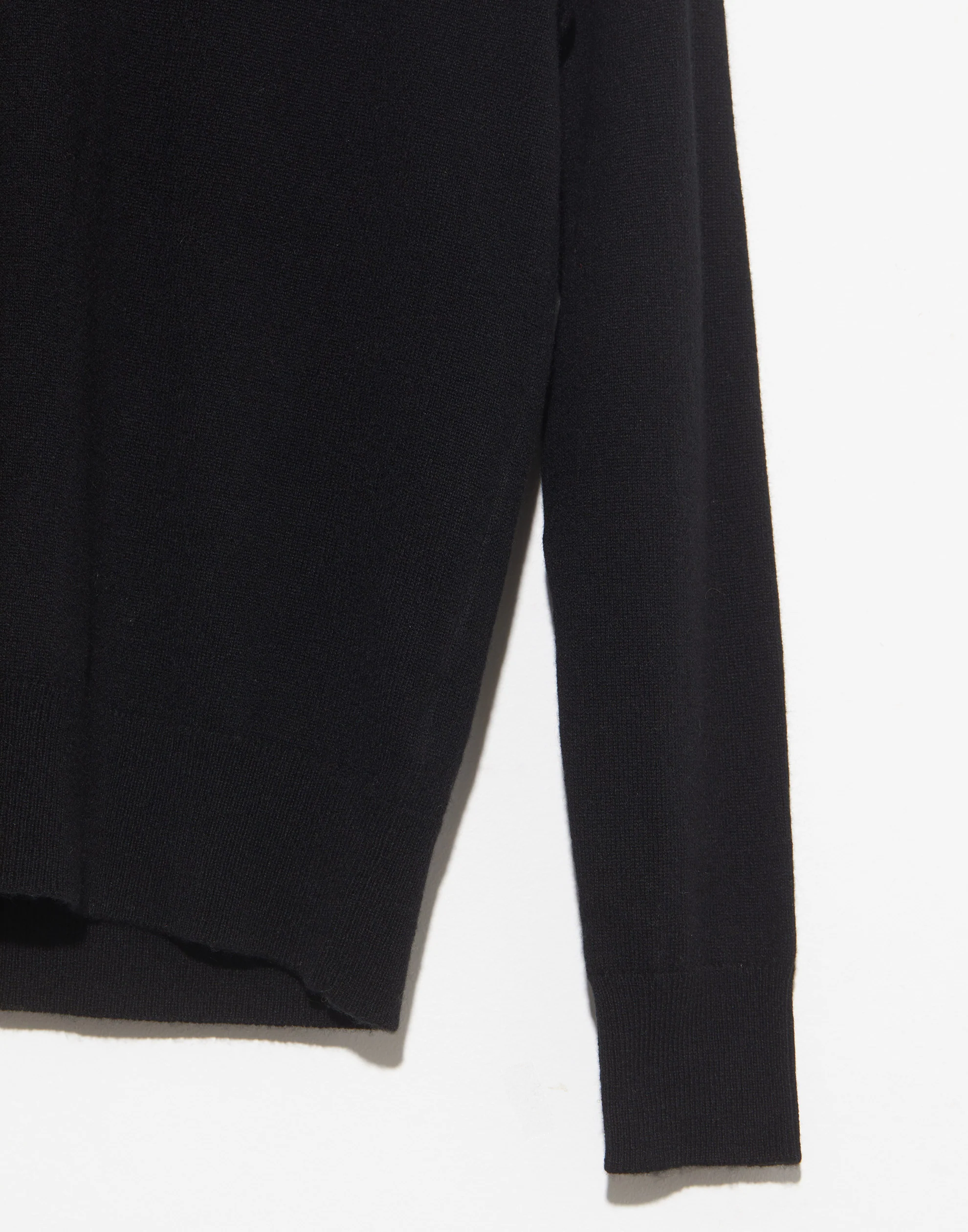 Black Cashmere Essential Pullover - Image 6